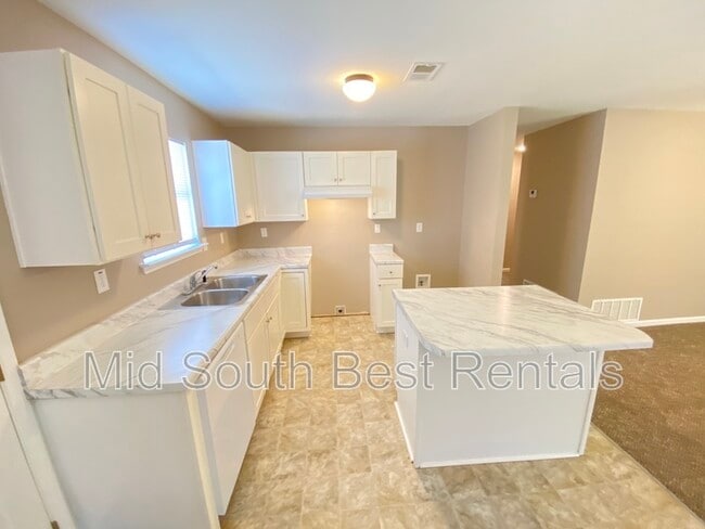 Building Photo - 5058 Bowdoin Dr