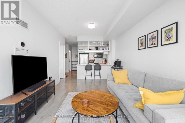 Building Photo - 15 Viking Ln