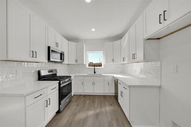 Foto del edificio - 8402 Double