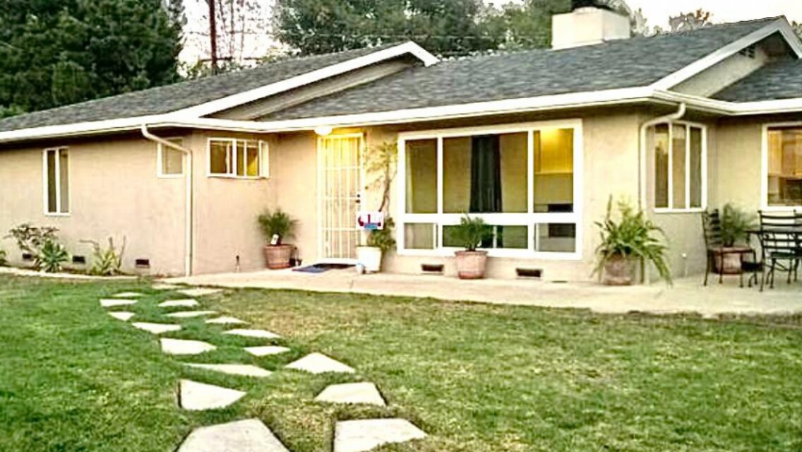 Primary Photo - 3935 Foothill Rd