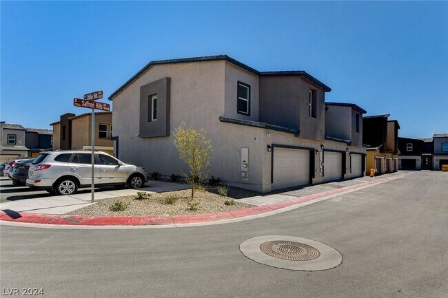 Foto del edificio - 9914 Florence Hills St