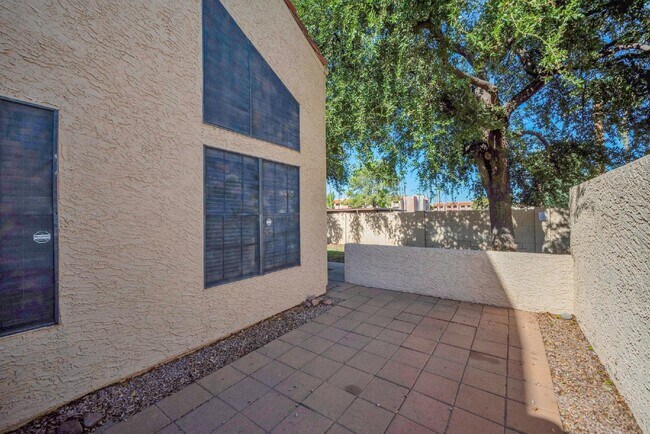 Building Photo - Mesa Loft townhome with 1 bedroom, loft an...