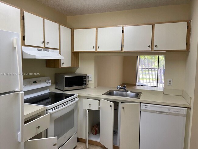 Building Photo - 1226 S Military Trail