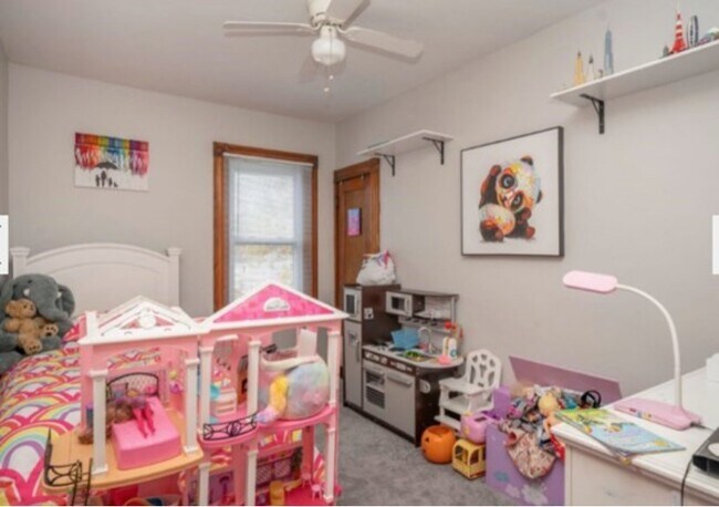 Foto del edificio - HUGE 3BD/1BA