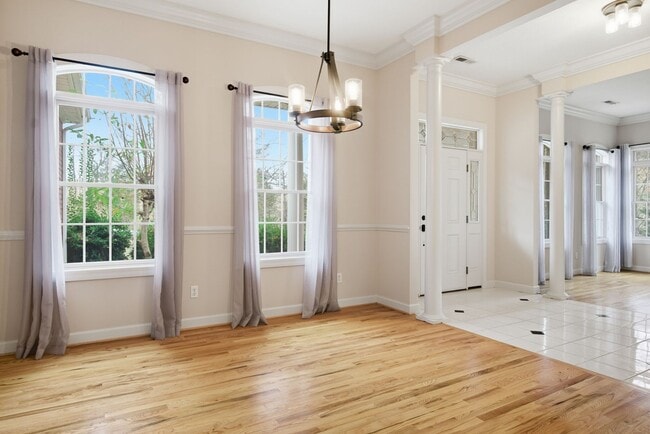 Foto del edificio - 4 Bed/3 Bath. Pet Friendly. Master on Main