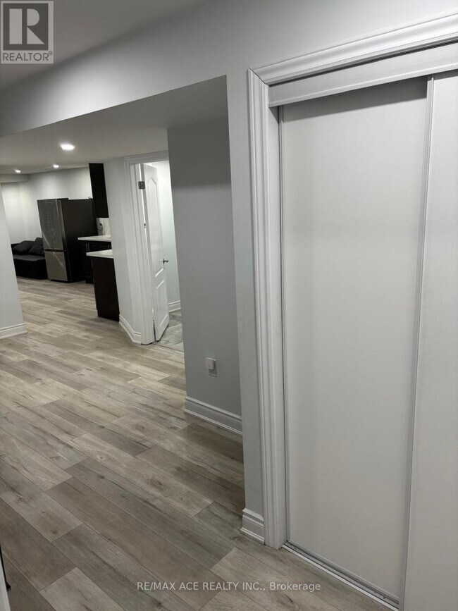 Photo du bâtiment - 406 Comiskey Crescent