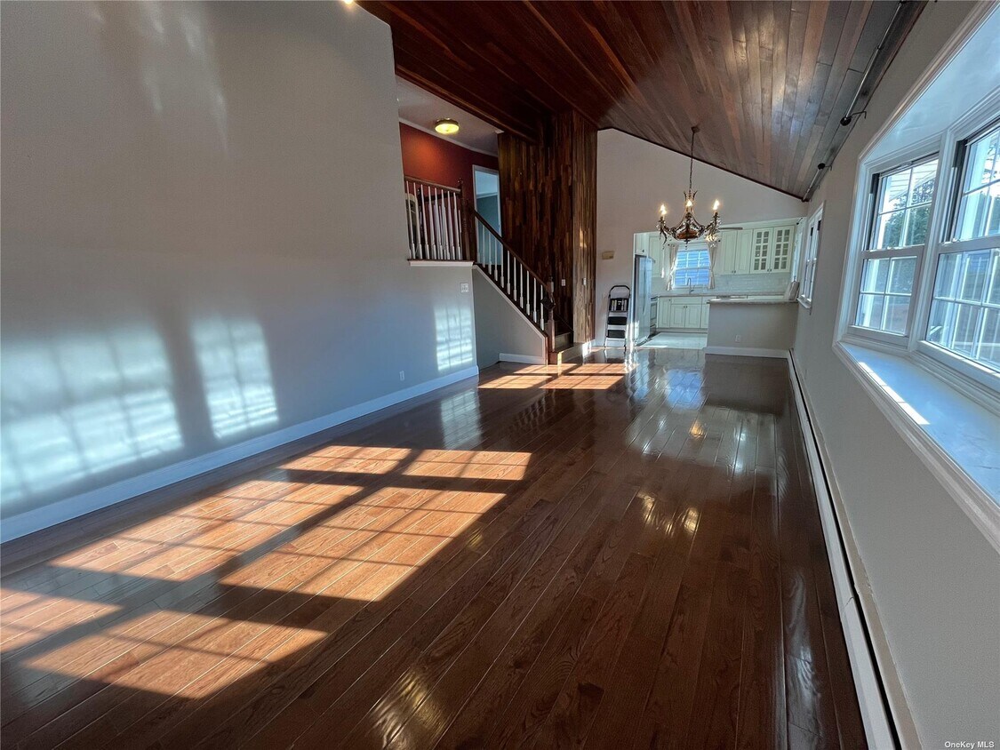 412 Jeffrey Ave Unit 1, East Meadow, NY 11554 Apartments in East