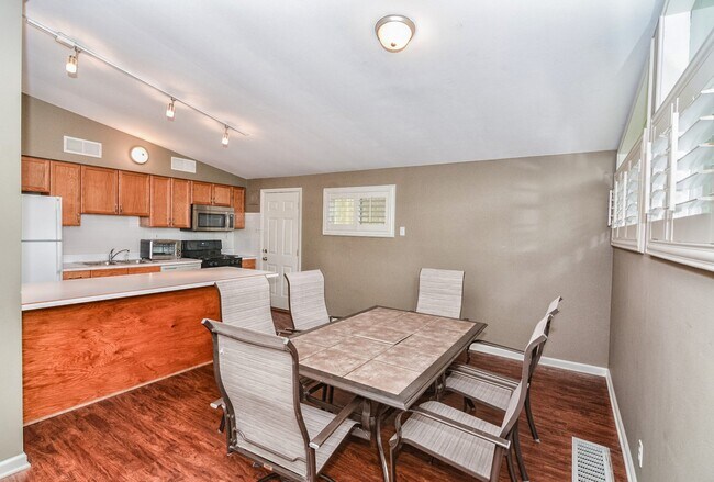 Building Photo - 1001 Coffey Ct