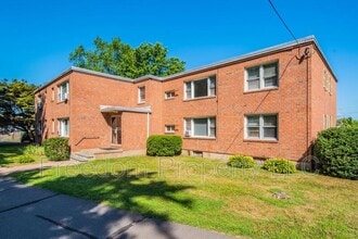 Building Photo - 353 Main St