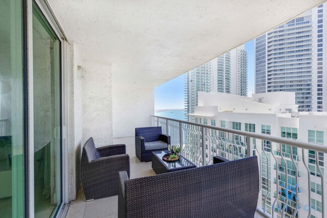 Building Photo - 1200 Brickell Bay Dr