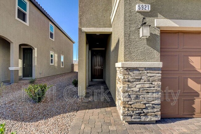 Building Photo - 5921 Coja St
