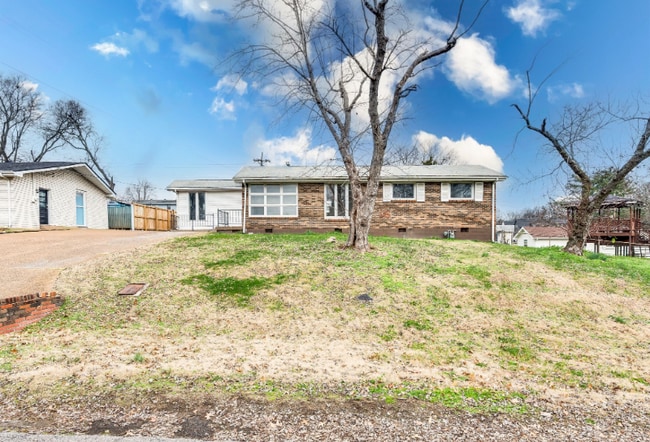 Photo - 504 Continental Dr House