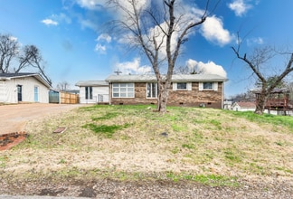 Building Photo - 504 Continental Dr