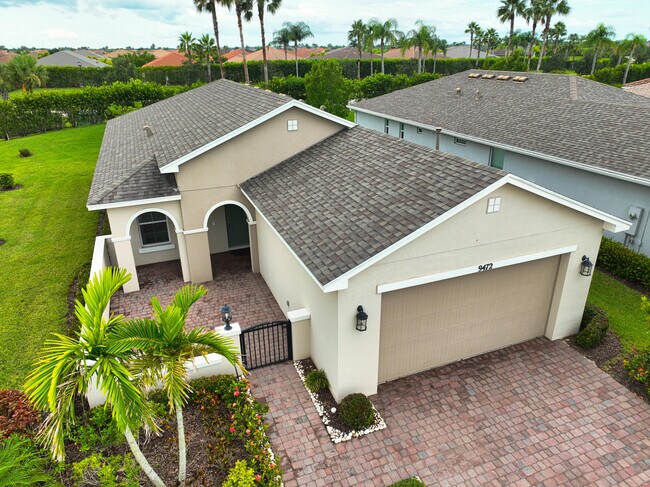 Building Photo - 9472 SW Royal Poinciana Dr