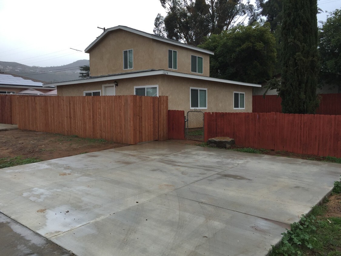 Primary Photo - 624 Pepper Drive, Unit A