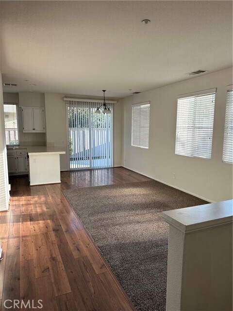 Foto del edificio - 41713 Woodridge Ave