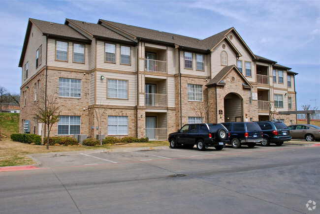 Building Photo - VILLAS BY THE PARK