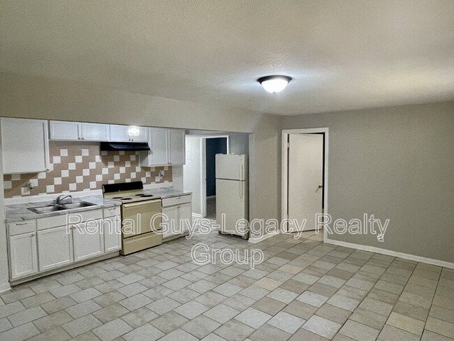 Building Photo - 1738 Wright Ave