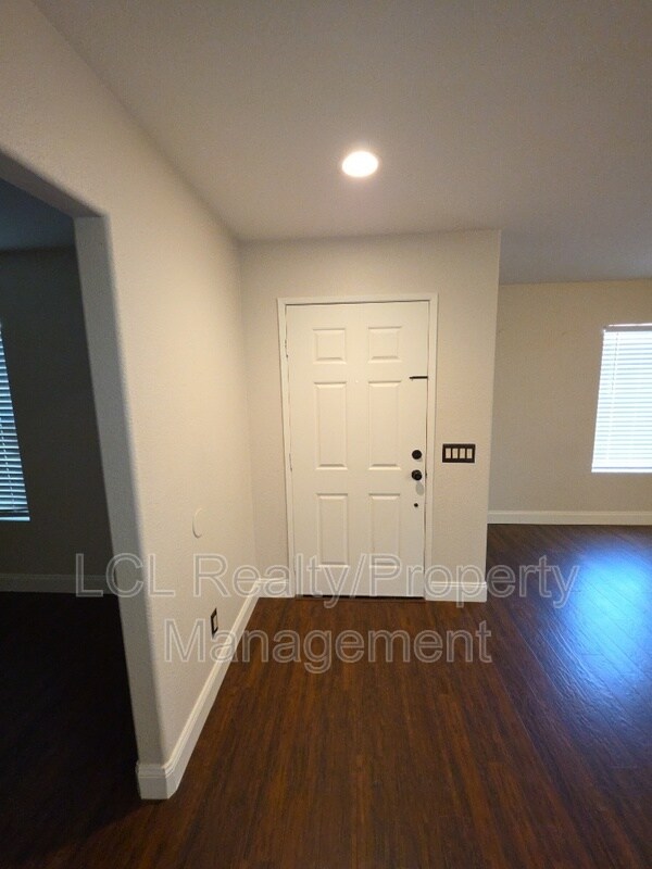 Foto del edificio - 25025 Clover Creek Ln