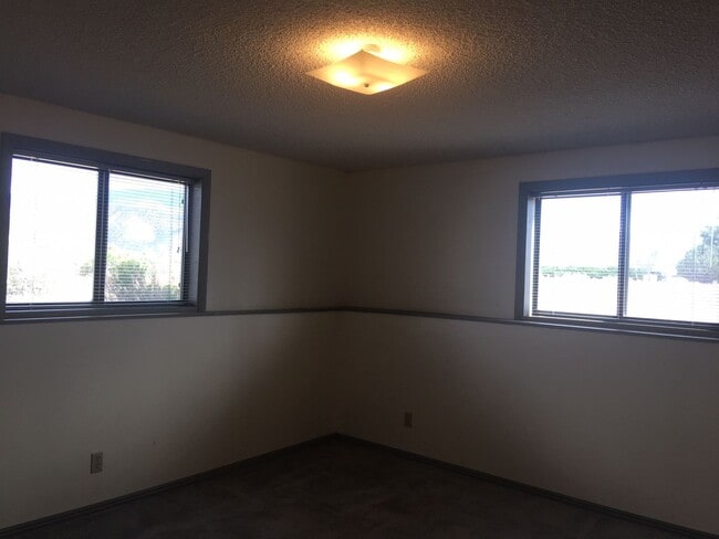 Building Photo - Spacious Cedar City Home with Scenic Mount...