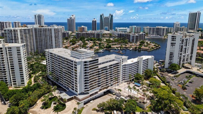 Foto del edificio - 500 Three Islands Boulevard