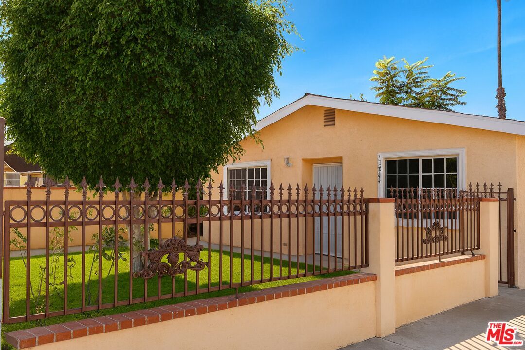 Foto principal - 15131 Polk St