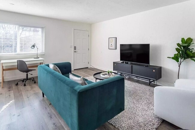 Building Photo - 611 San Luisito Way