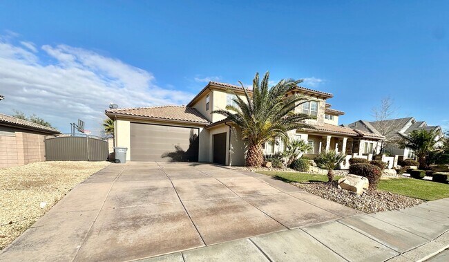 Foto del edificio - Gorgeous Resort Style Yard with pool & hot tub. 5-Bedroom 3.5 Bath Home!!