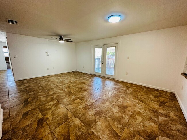 Foto del edificio - 3/2.5/1 Freshly Updated Pinellas Park Home