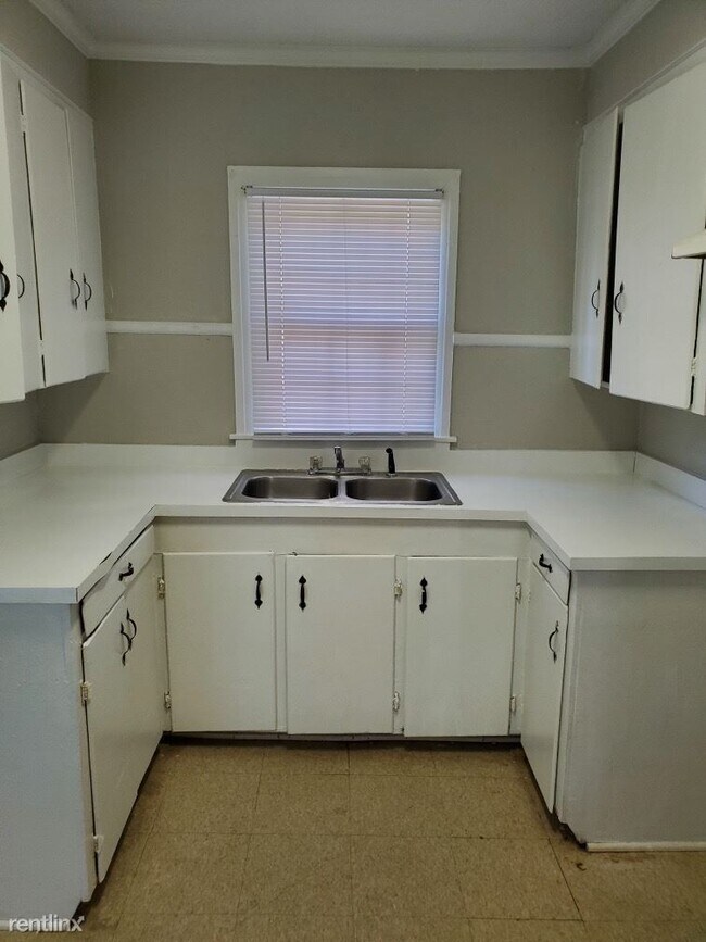 Foto del edificio - 3 br, 1 bath House - 3158 Alameda Drive