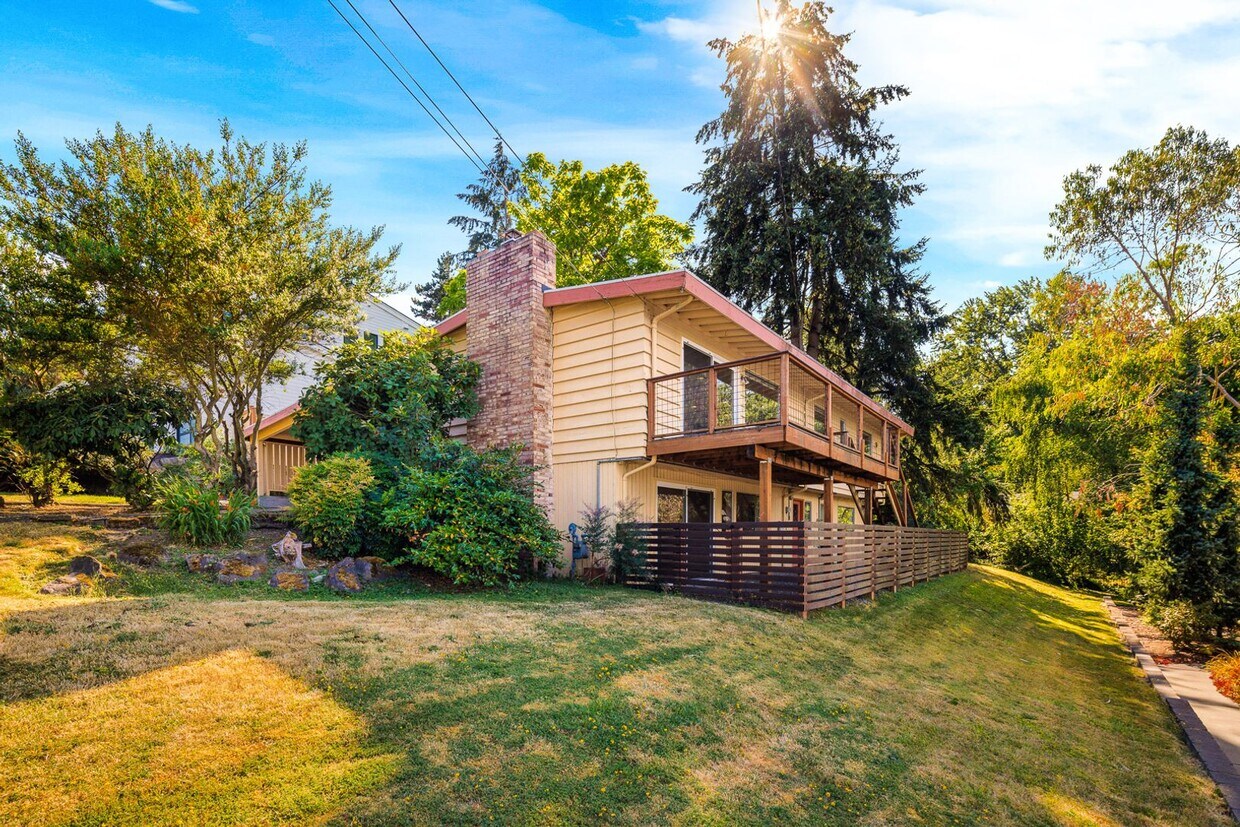 Primary Photo - Mercer Island 4 Bedroom 3 Bath Rental Home...