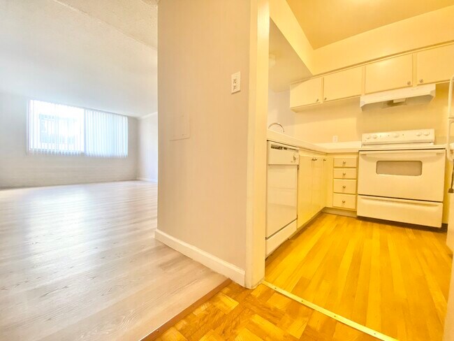 Building Photo - 505 S La Fayette Park Pl Los Angeles, CA 9...