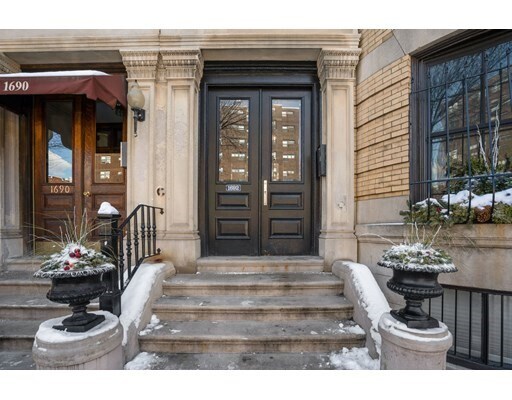 Foto del edificio - 1690 Washington St