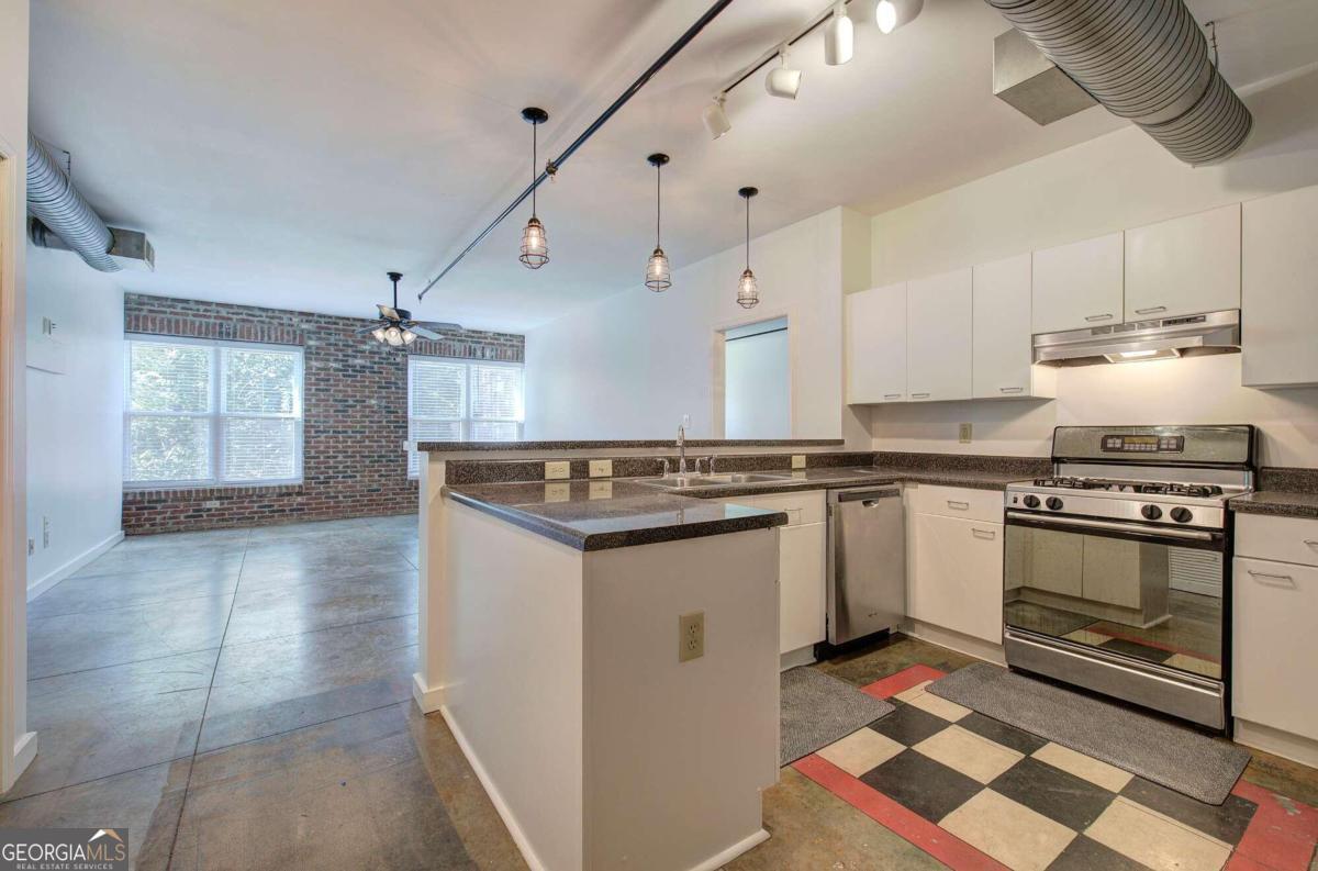 Foto principal - 445 Sessions St NW