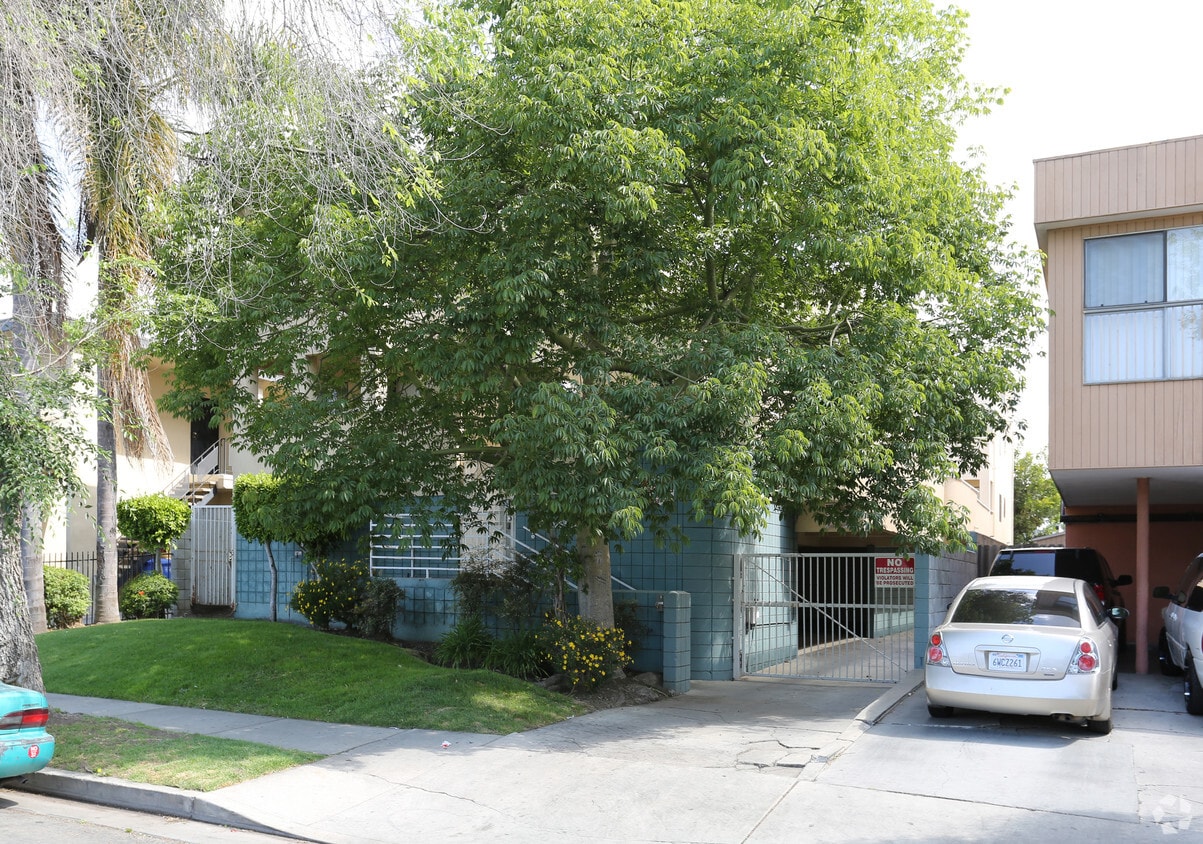 Building Photo - 5026 Slauson Ave