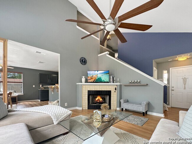 Building Photo - A beautifully remodeled 3-bedroom 2.5-bath...
