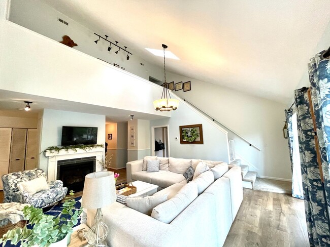 Foto del edificio - Spacious 6 bedroom home in Virginia Beach