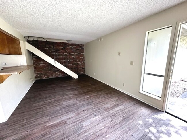 Building Photo - MOVE-IN SPECIAL: 1/2 off first months rent...