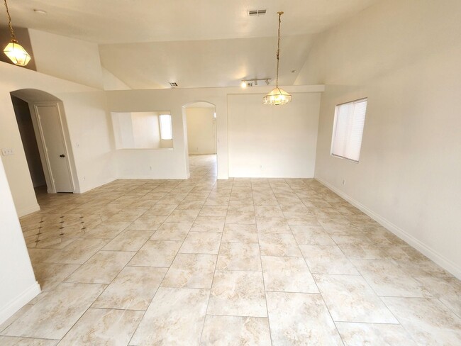 Building Photo - COMING SOON! Spacious 4-Bedroom Single-Sto...