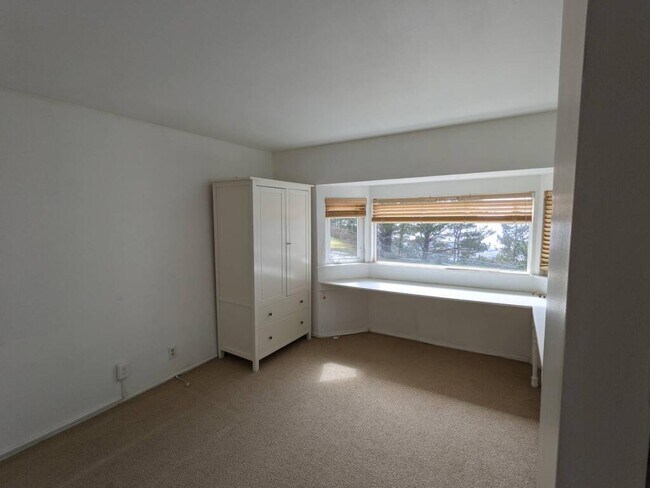 Ocean view room - 371 Inverness Dr