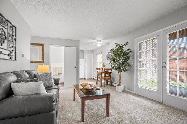 Foto del edificio - Williamsburg & Portage Pointe Apartments