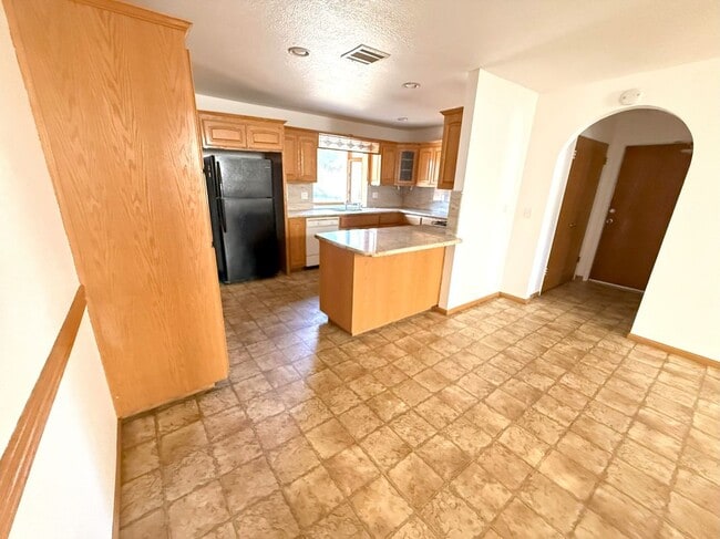 Building Photo - 608 Juanita Ave