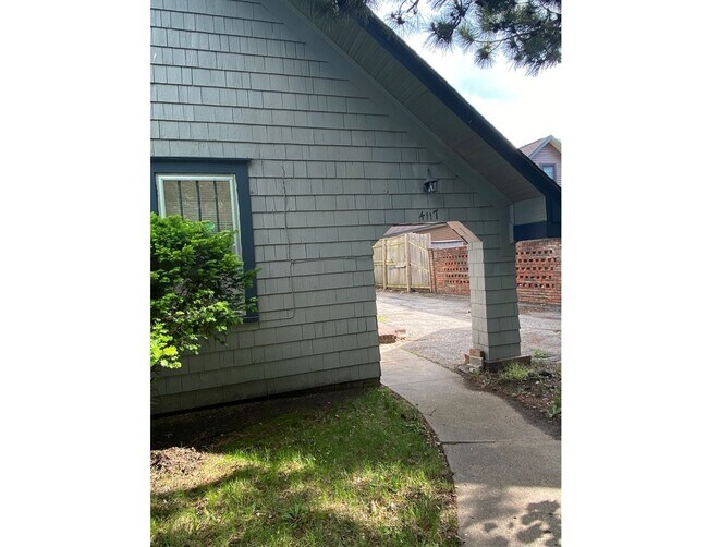 Foto del edificio - 4117 E Lewis St