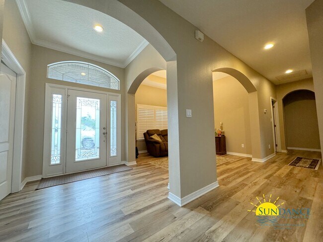 Foto del edificio - Welcome Home to Luxury and Convenience in ...