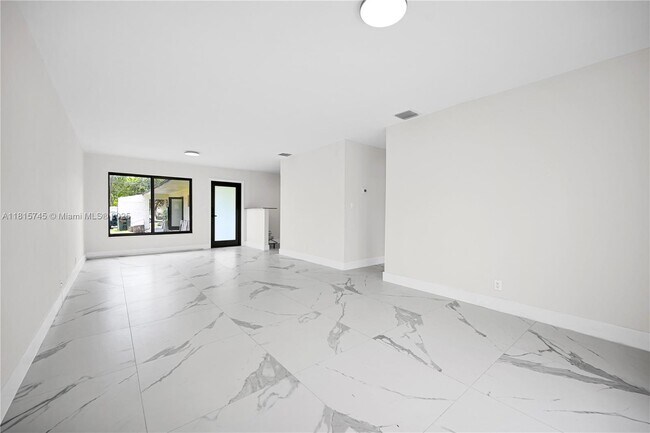 Foto del edificio - 100 SW 7th St