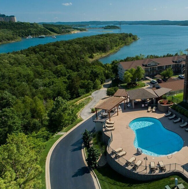 Foto del edificio - 2 Bedroom  2 Bath Garden Level on Table Rock Lake - Lakeside Apartments Branson, MO