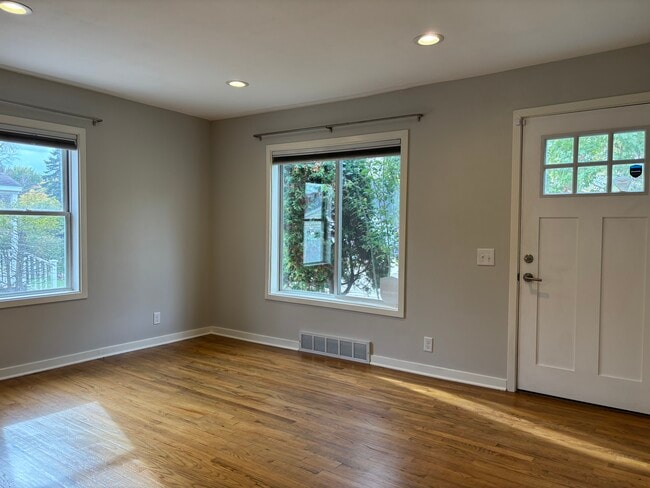 Building Photo - 157 Judd St