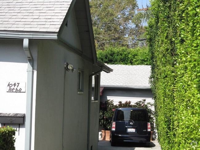 Building Photo - 1047 N Crescent Heights Blvd
