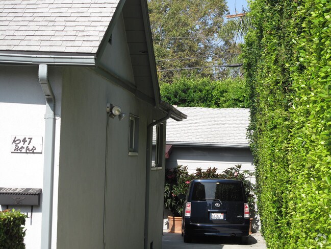 Foto del edificio - 1047 N Crescent Heights Blvd