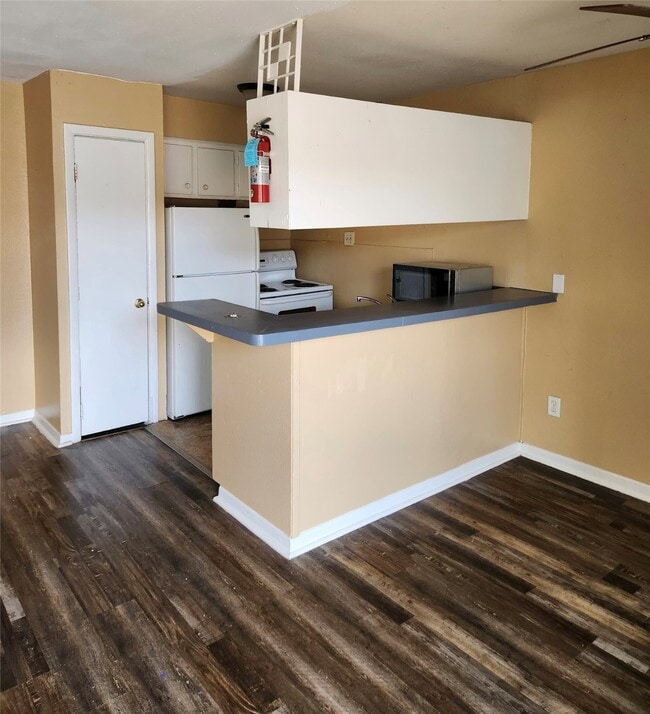 Building Photo - 6518 Sloan St